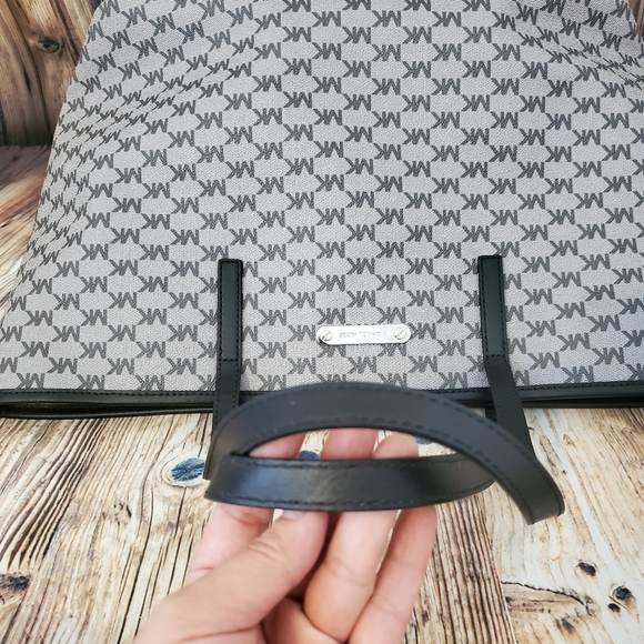 Michael Kors Emry Logo Signature - Picture 13 of 13